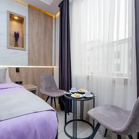 Hotel Lavender Airport