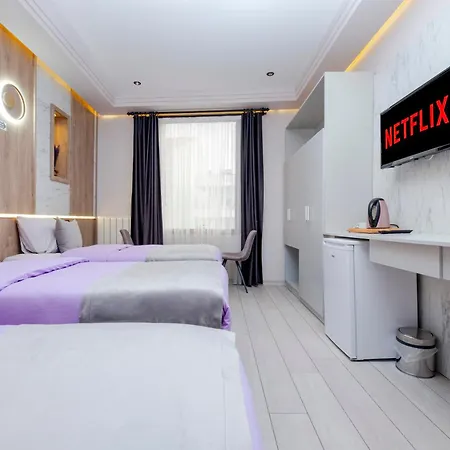 Lavender Airport Hotel 4*