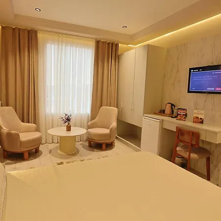 Otel Lavender 4*