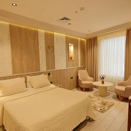 Otel Lavender 4*